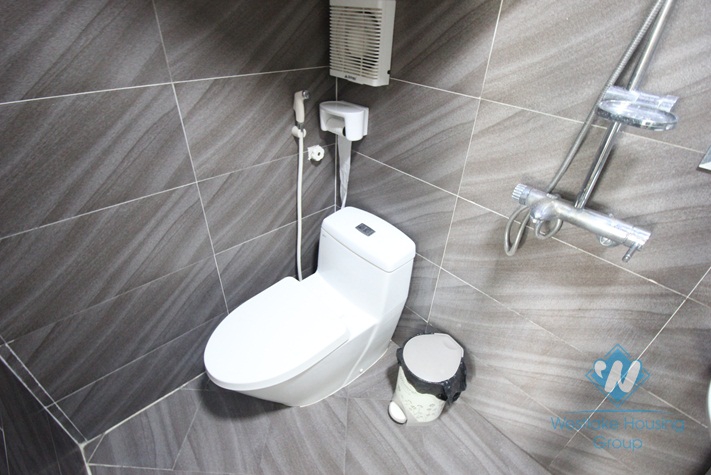 Low-cost studio in high floor, Tran Duy Hung street, Ha Noi, for rent: neat and comfortable